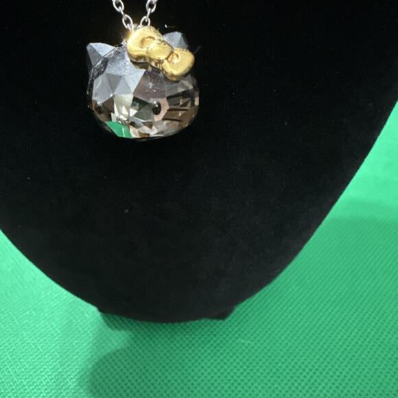 SWAROVSKI SANRIO HELLO KITTY CRYSTAL FACE JET GOLD RIBBON NECKLACE - Picture 4 of 13